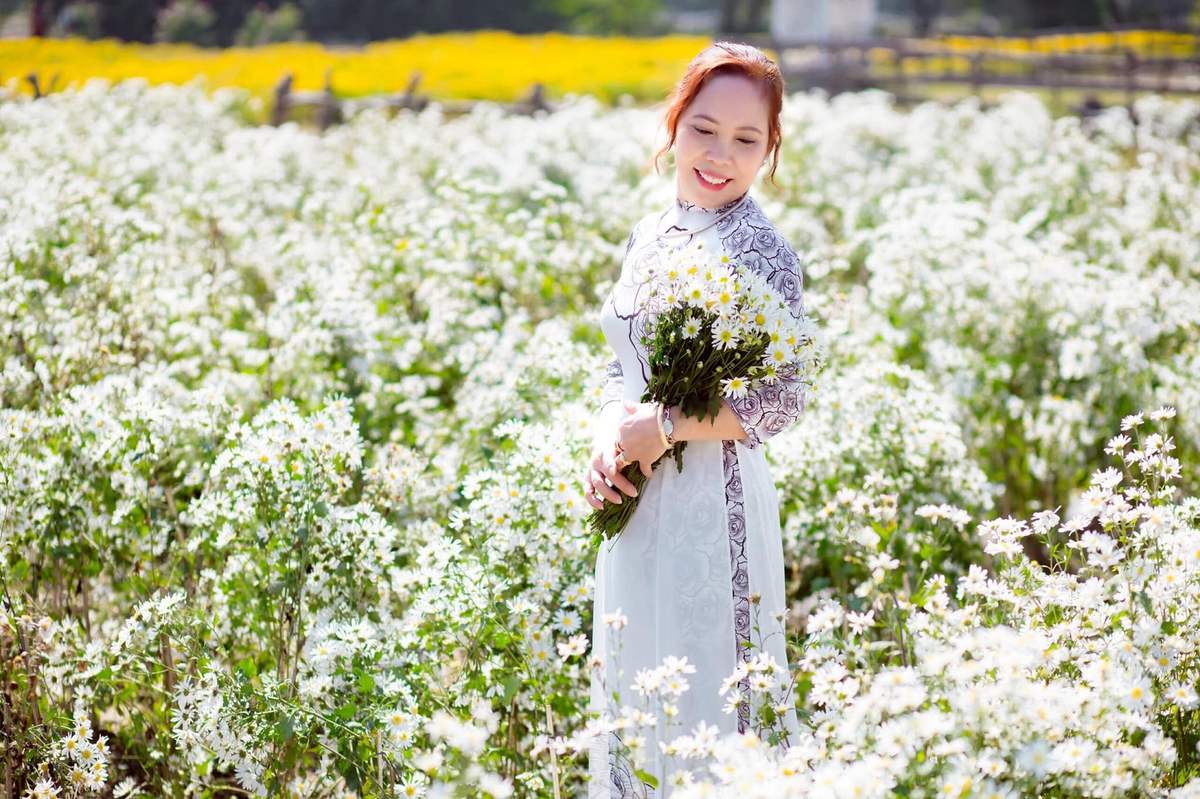 Lạc giữa thảo nguyên hoa Long Biên ngập tràn sắc màu 7
