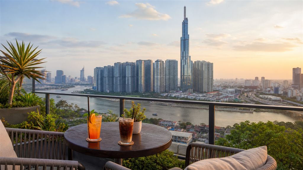 Cafe rooftop Sài Gòn có view Landmark 81 và sông