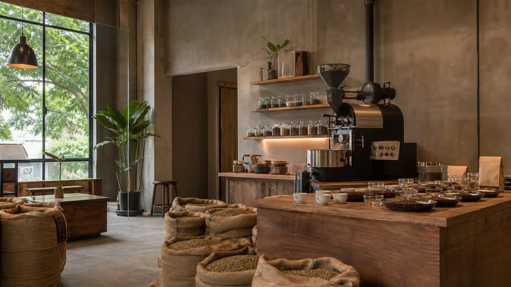 Không gian roastery Sài Gòn với máy rang và hạt cà phê