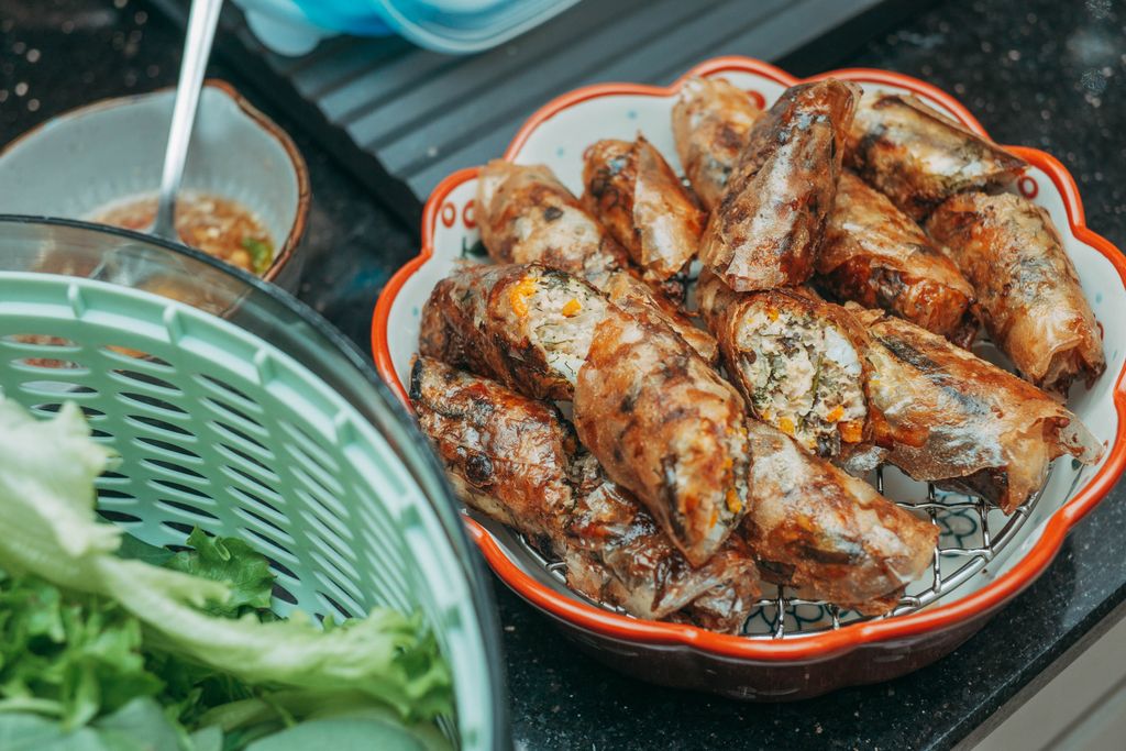 Hồ Con Rùa – địa điểm chill ăn bánh tráng trộn được giới trẻ yêu thích